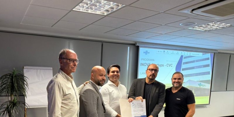 Da esquerda para a direita, Marcos Regueira (Gerente do Sebrae/SC), Pedro Pirajá (advogado do Sebrae/SC), Marcos Buson (Moa Venture), Felipe Godoi (Fundepar) e Emérico Café (Dealist).